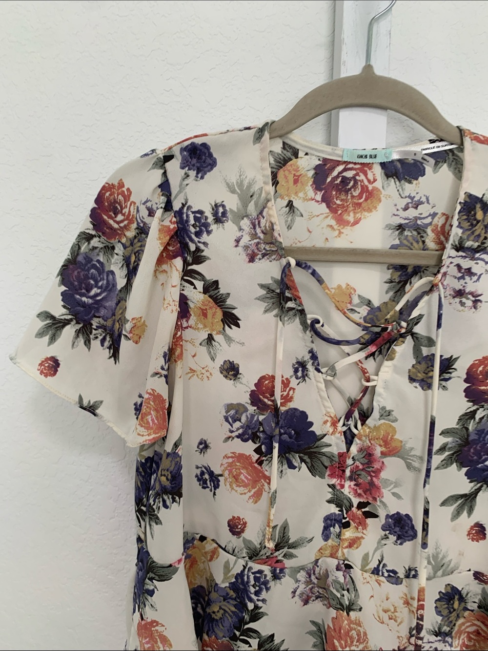 Kimchi Blue Floral Lace-Up Cream Short Sleeve Blouse - Picture 3 of 8